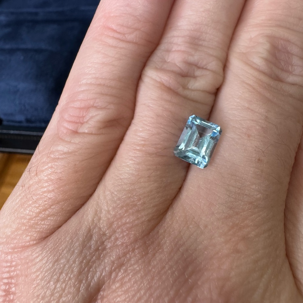 1.85 Carat Sky Blue Topaz Loose Stone View 4